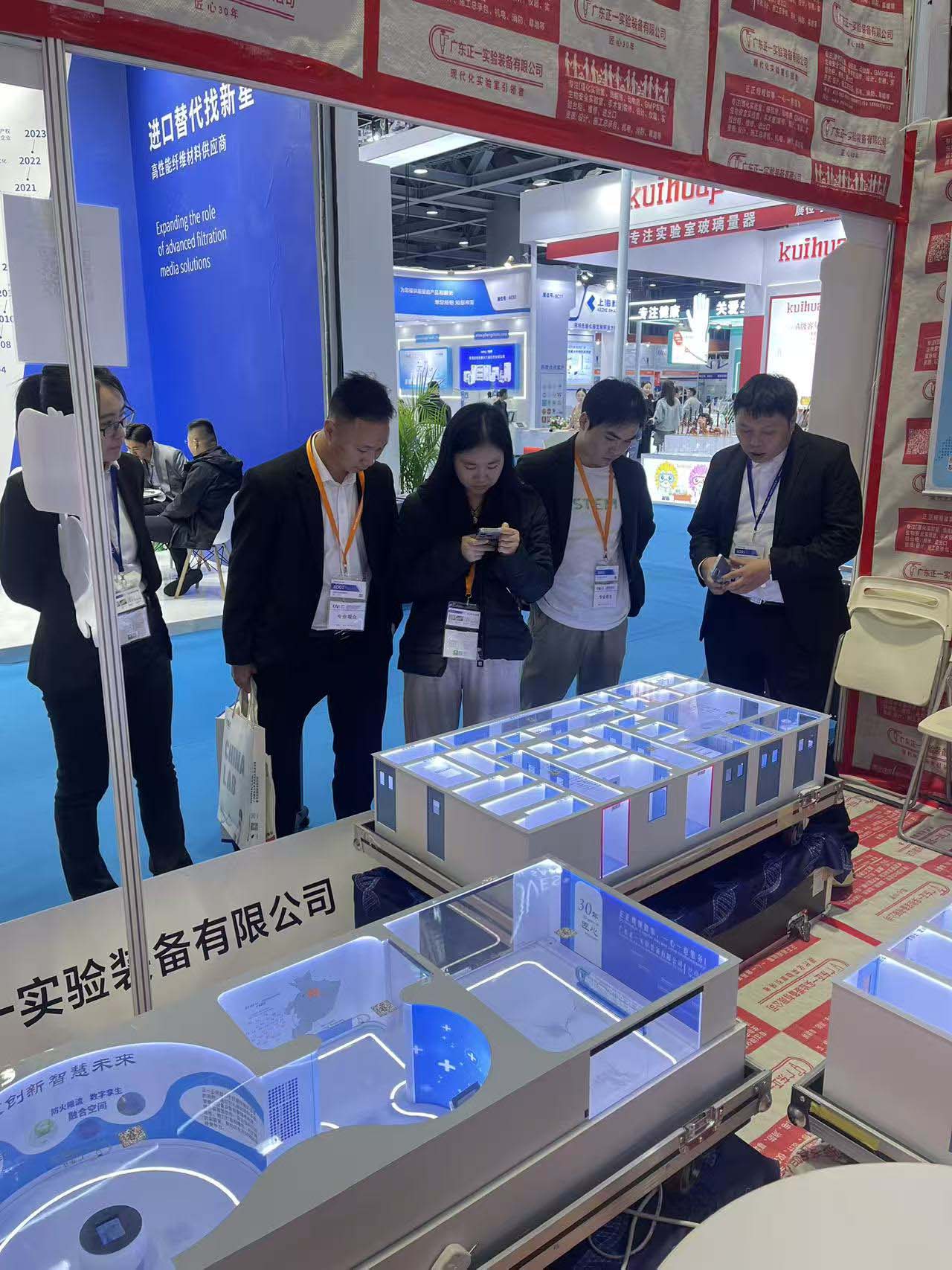 ���ݹ��ʷ������Լ�ʵ�����豸չ�����߼������ֻᣨCHINA LAB 2025��