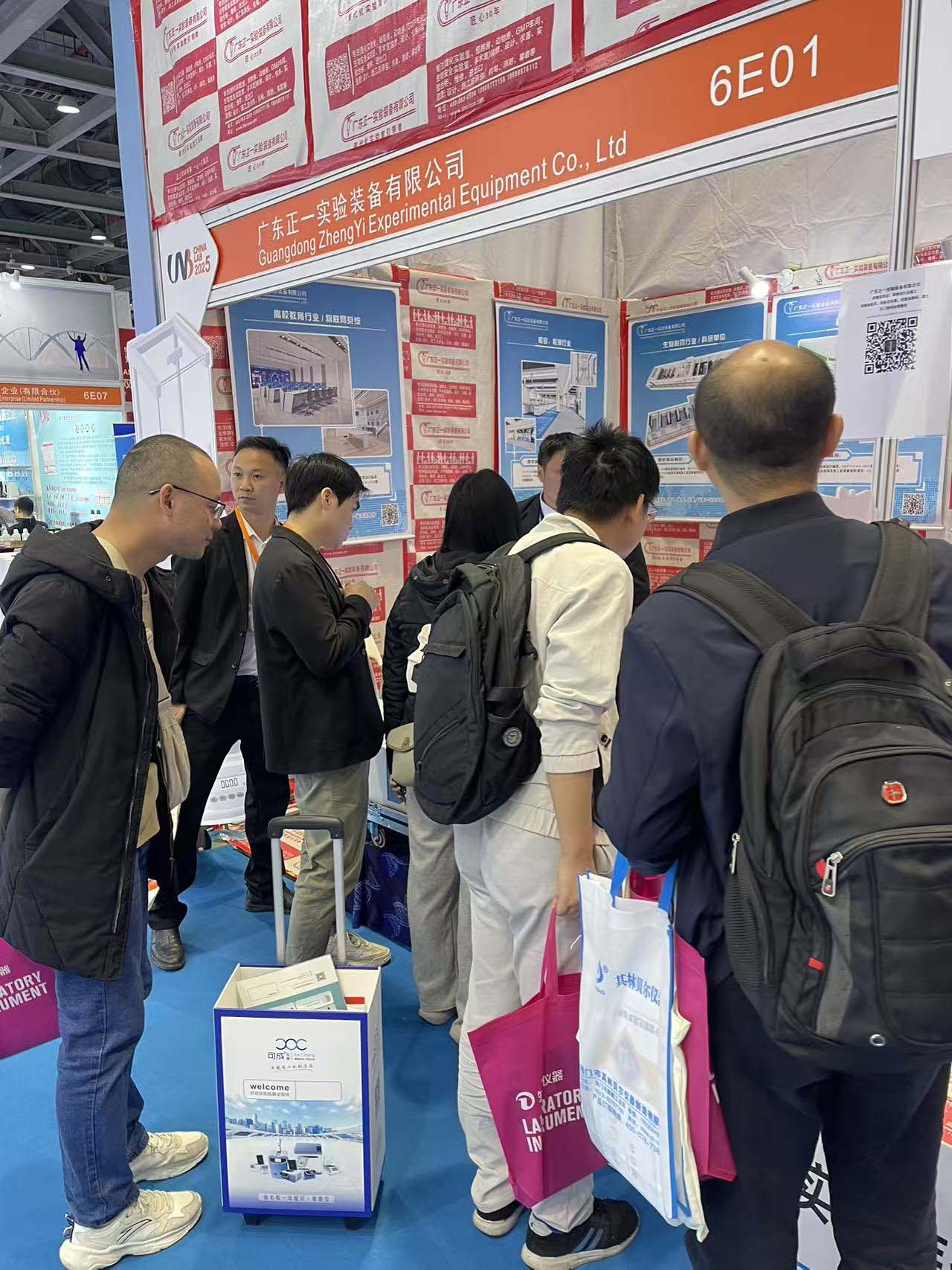 ���ݹ��ʷ������Լ�ʵ�����豸չ�����߼������ֻᣨCHINA LAB 2025��